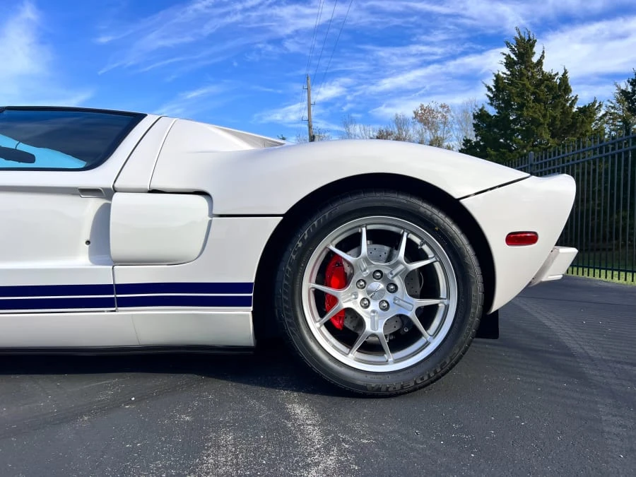 2005 Ford GT 1st Gen - Image 21 of 31