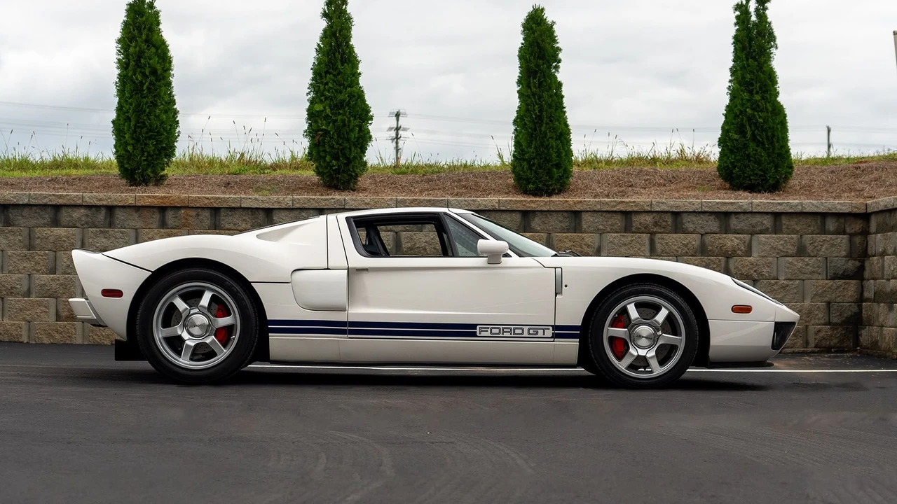 2005 Ford GT 1st Gen - Image 15 of 31