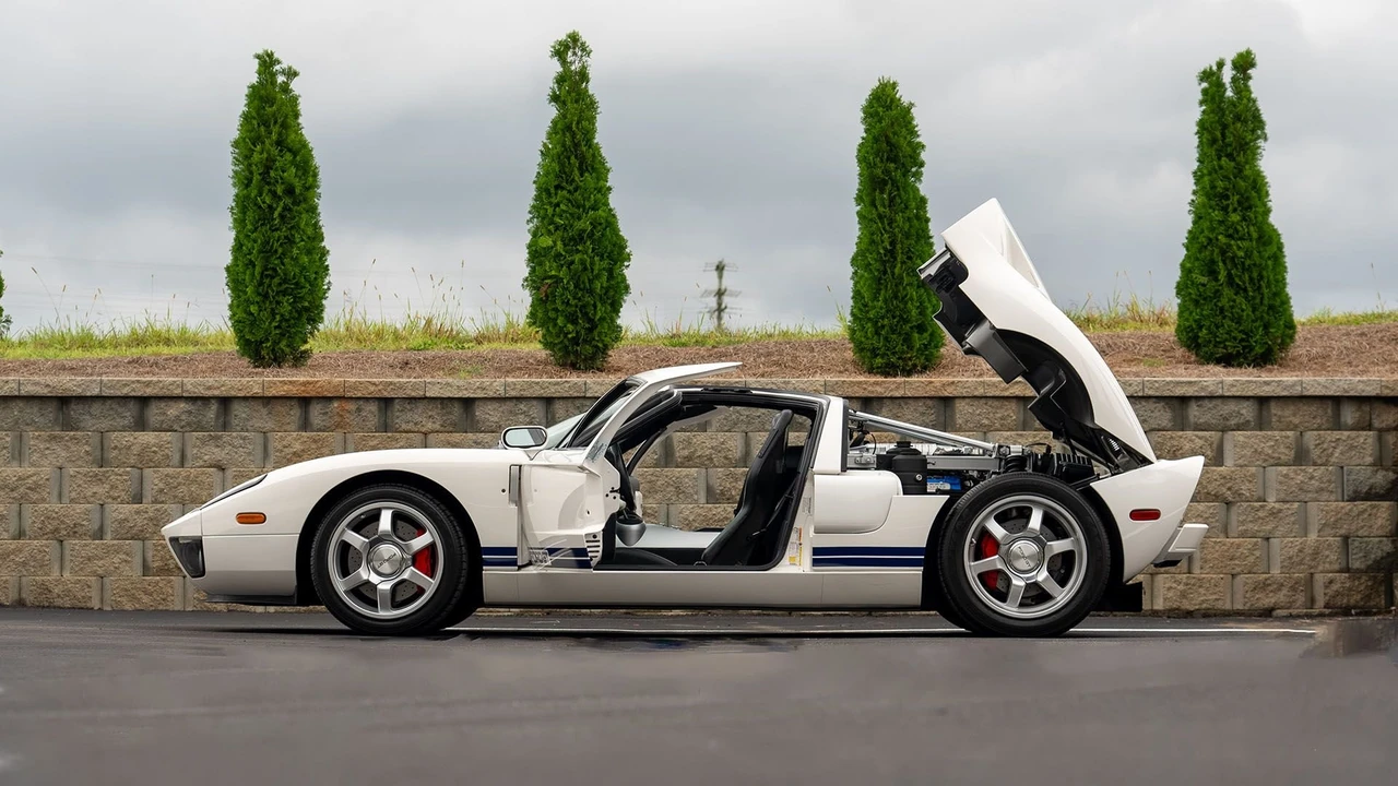 2005 Ford GT 1st Gen - Image 17 of 31