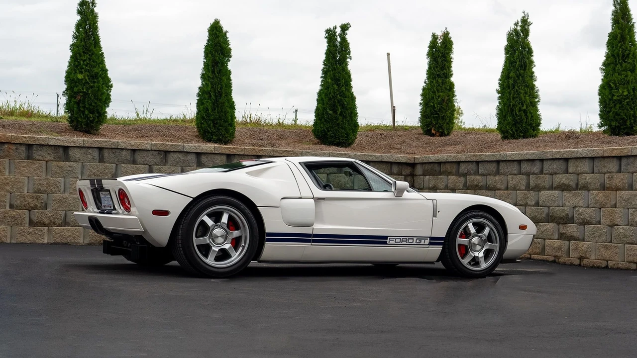 2005 Ford GT 1st Gen - Image 13 of 31