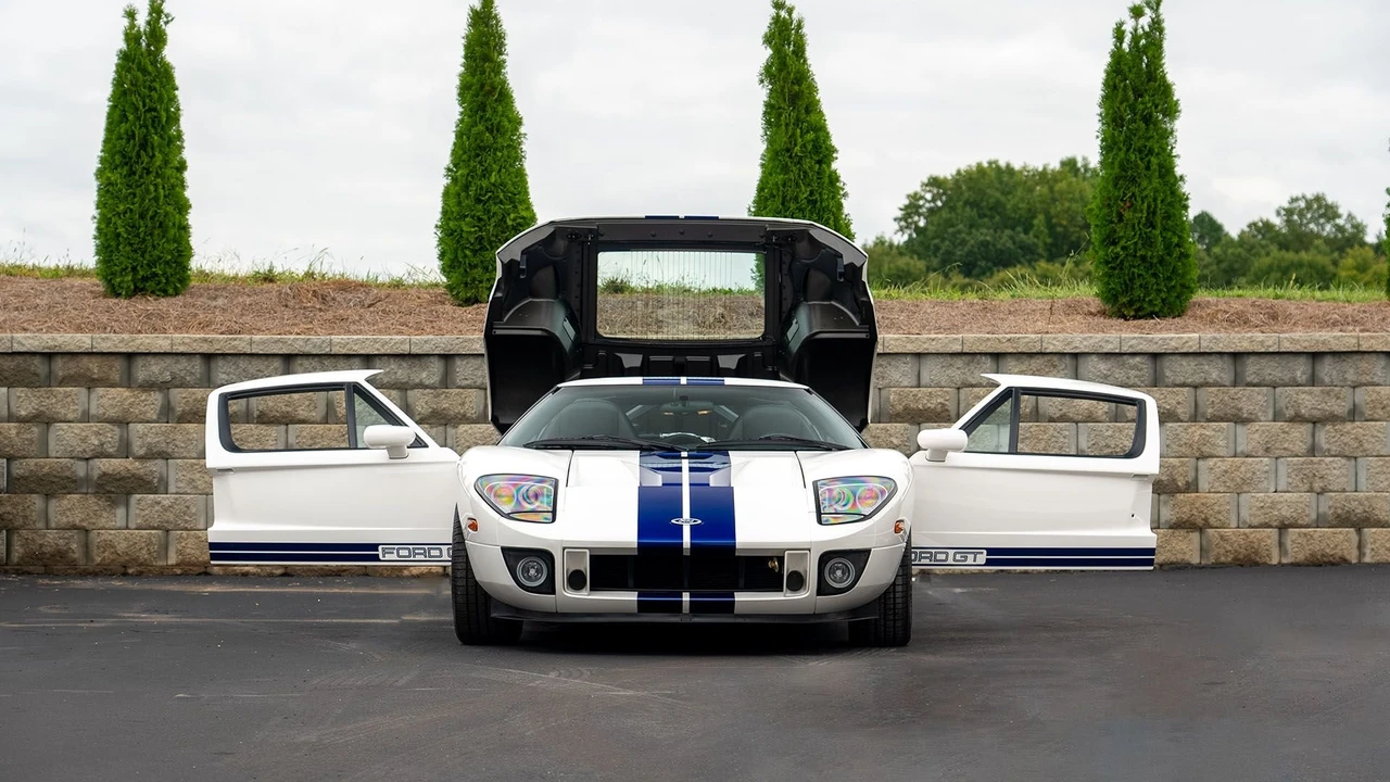 2005 Ford GT 1st Gen - Image 16 of 31
