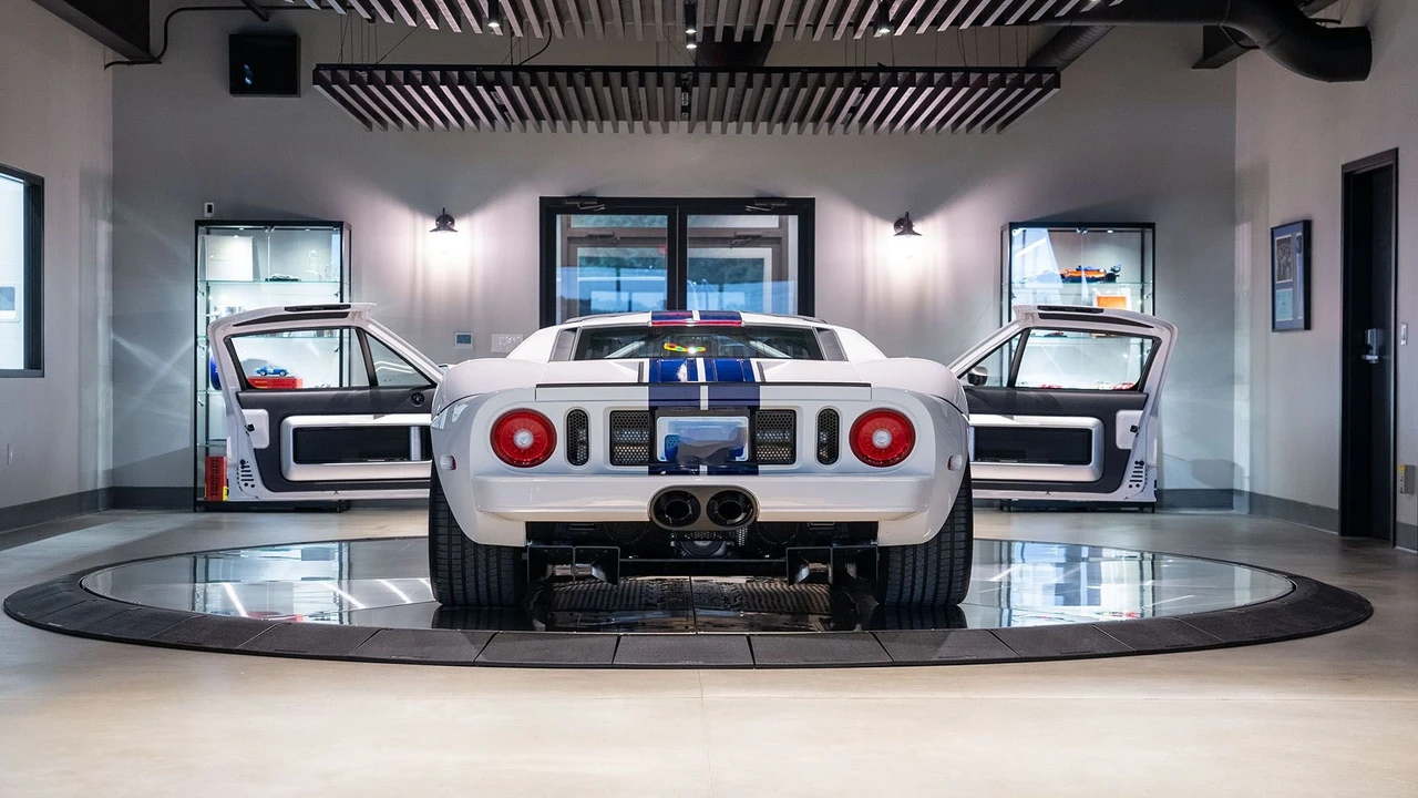 2005 Ford GT 1st Gen - Image 21 of 31