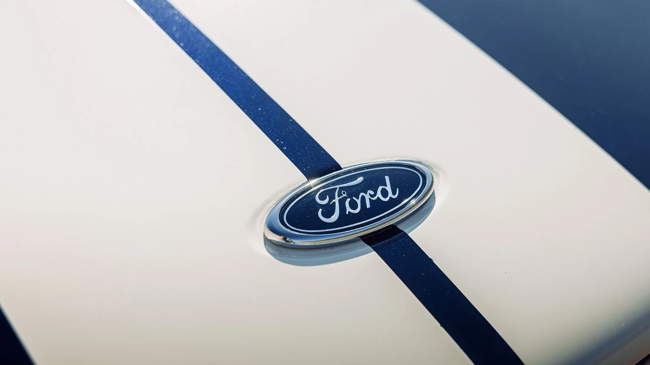 2005 Ford GT 1st Gen - Image 23 of 31