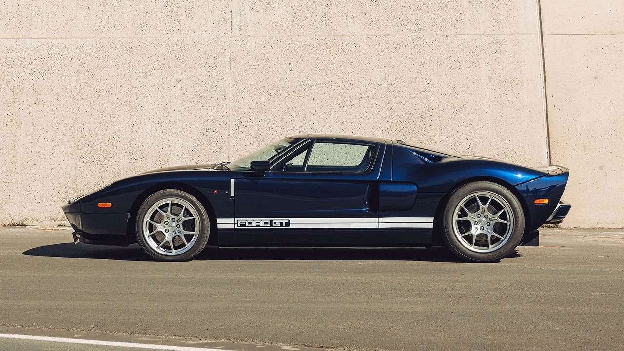 2005 Ford GT 1st Gen - Image 15 of 31