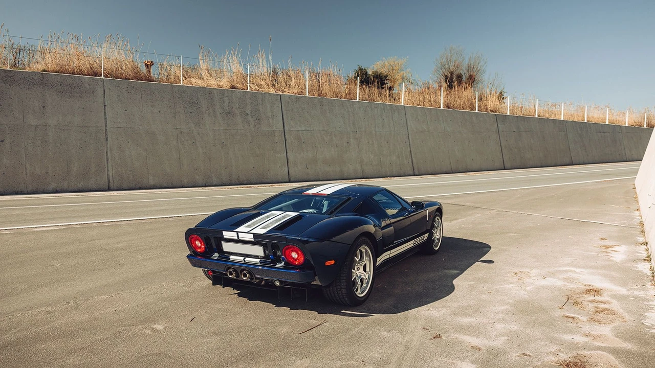 2005 Ford GT 1st Gen - Image 16 of 31