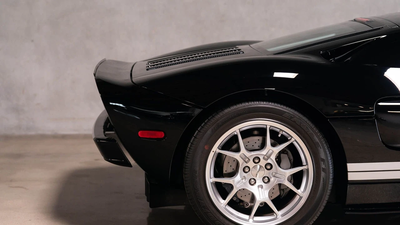 2005 Ford GT 1st Gen - Image 29 of 31