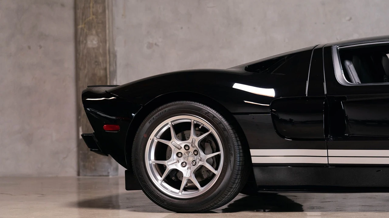 2005 Ford GT 1st Gen - Image 27 of 31
