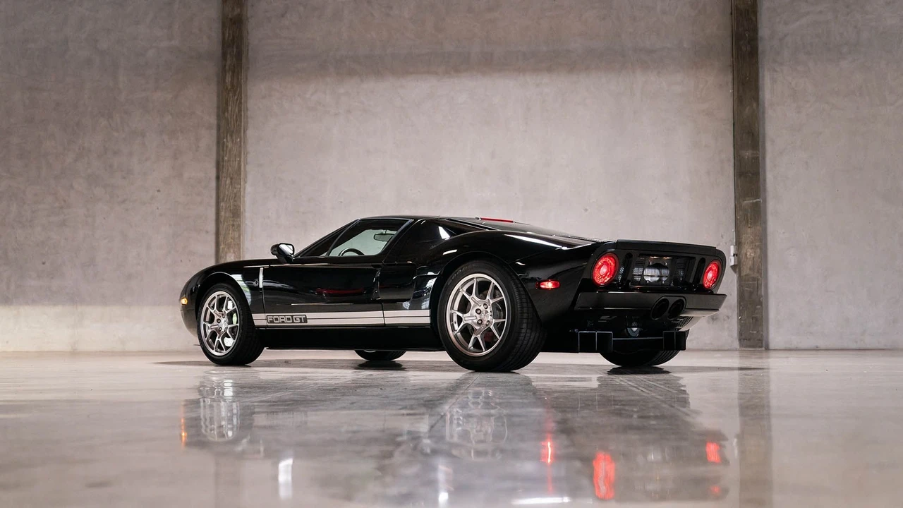 2005 Ford GT 1st Gen - Image 13 of 31