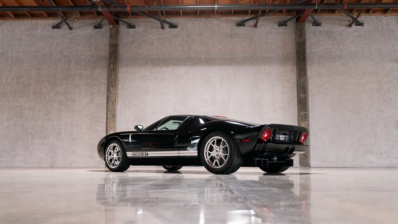 2005 Ford GT 1st Gen - Image 16 of 31