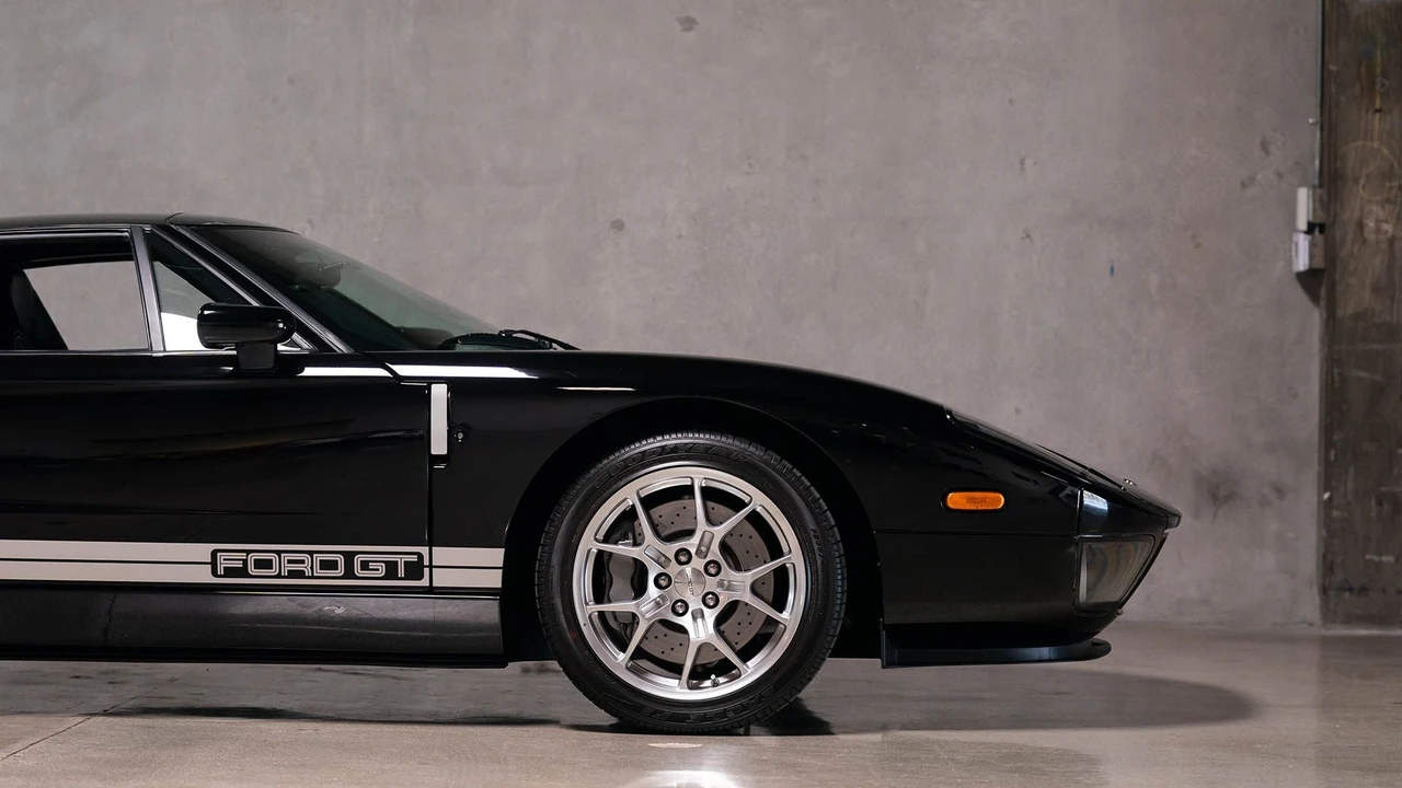 2005 Ford GT 1st Gen - Image 28 of 31
