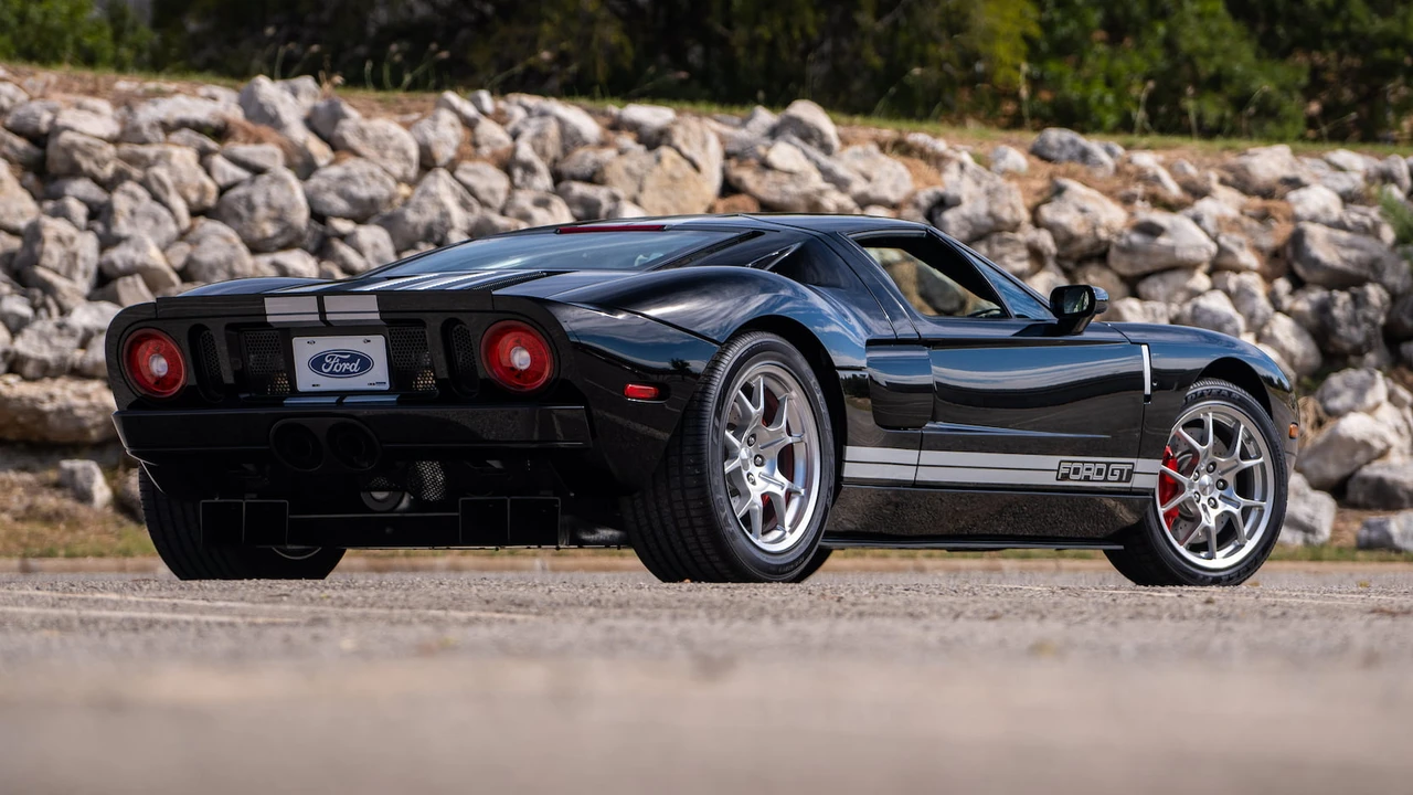 2005 Ford GT 1st Gen - Image 13 of 31