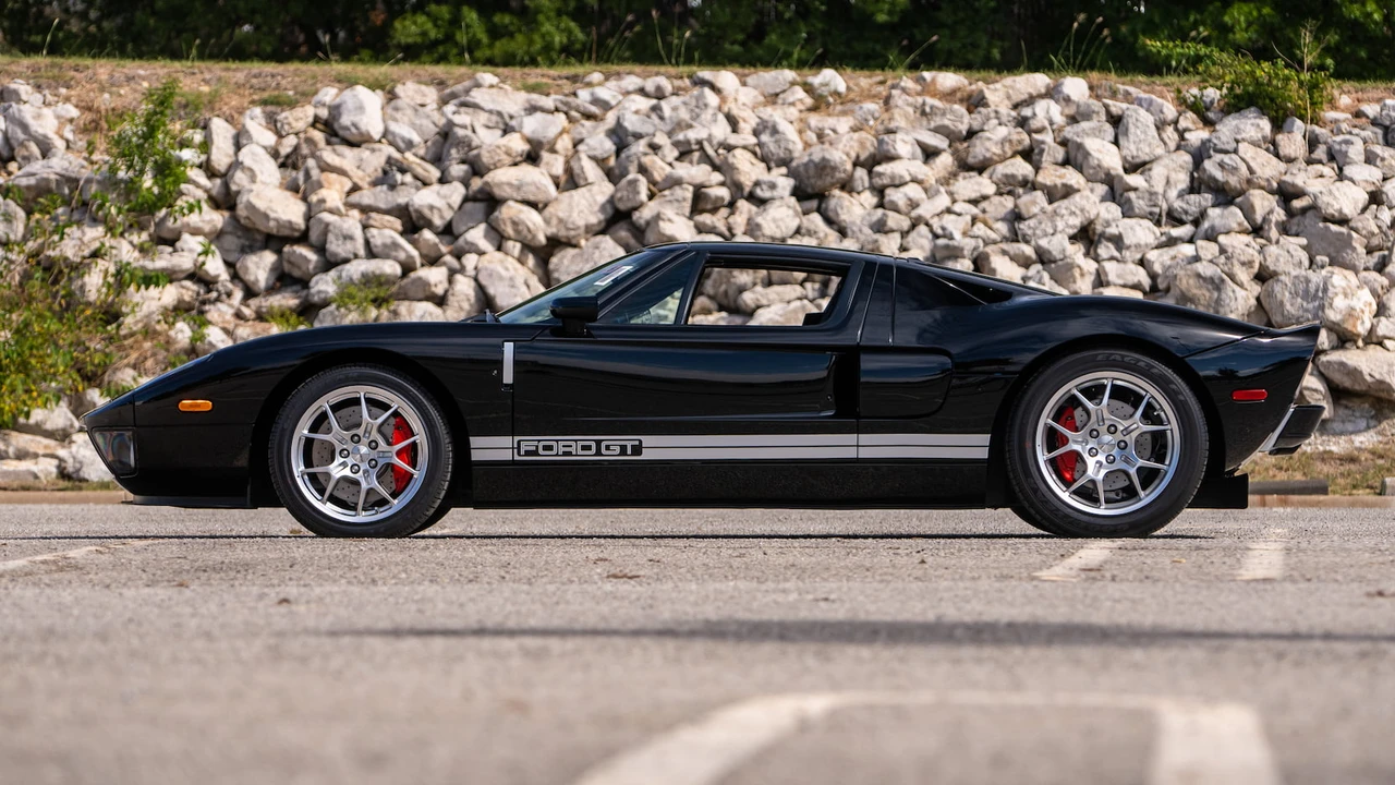 2005 Ford GT 1st Gen - Image 2 of 31