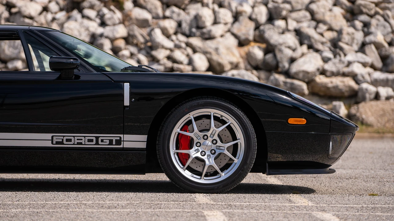 2005 Ford GT 1st Gen - Image 21 of 31