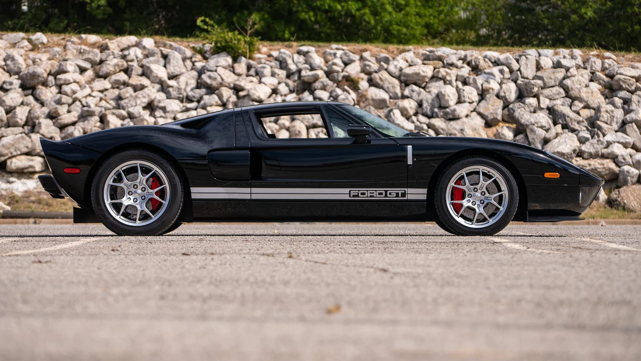 2005 Ford GT 1st Gen - Image 8 of 31