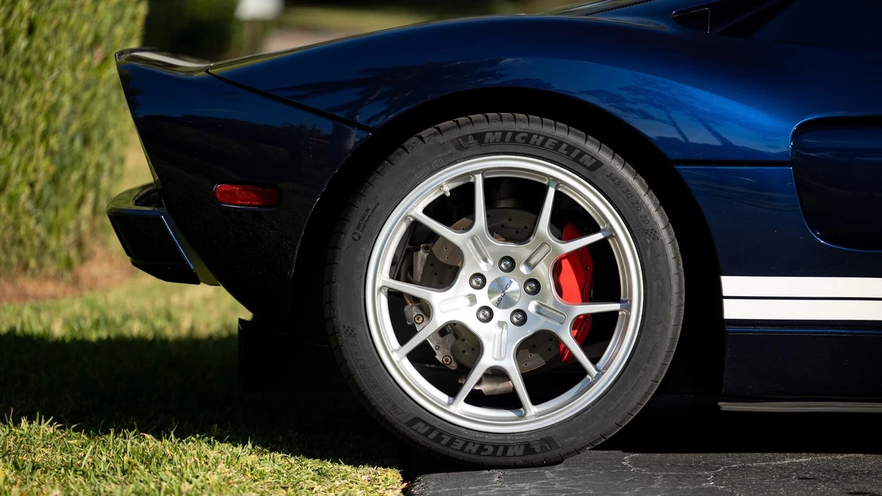 2005 Ford GT 1st Gen - Image 21 of 31
