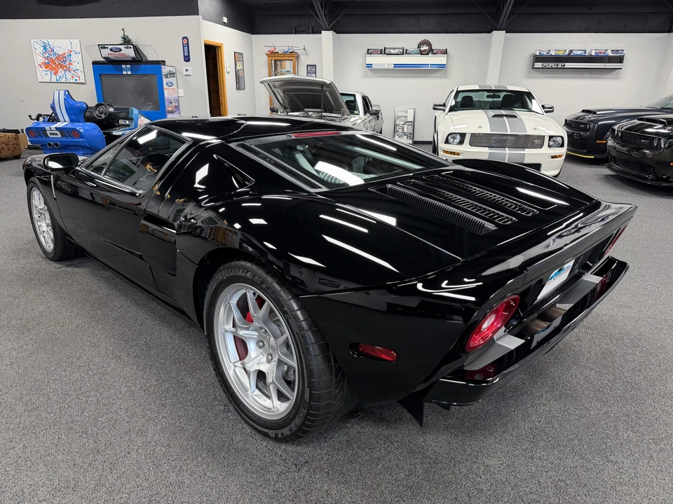 2005 Ford GT 1st Gen - Image 27 of 31