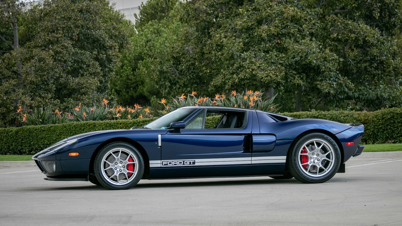 2005 Ford GT 1st Gen - Image 2 of 19