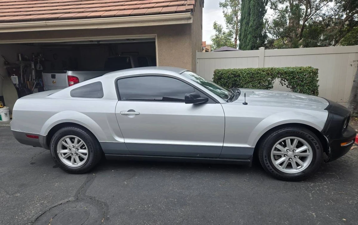 2005 Ford S197 Mustang - Image 2 of 17