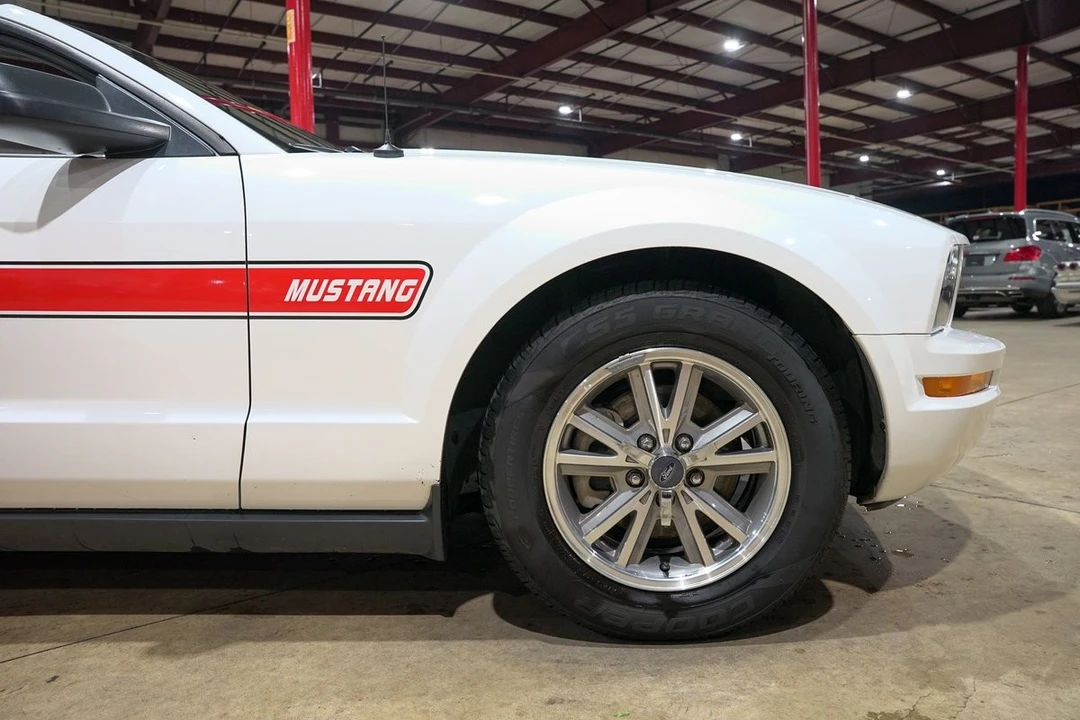 2005 Ford S197 Mustang - Image 11 of 12