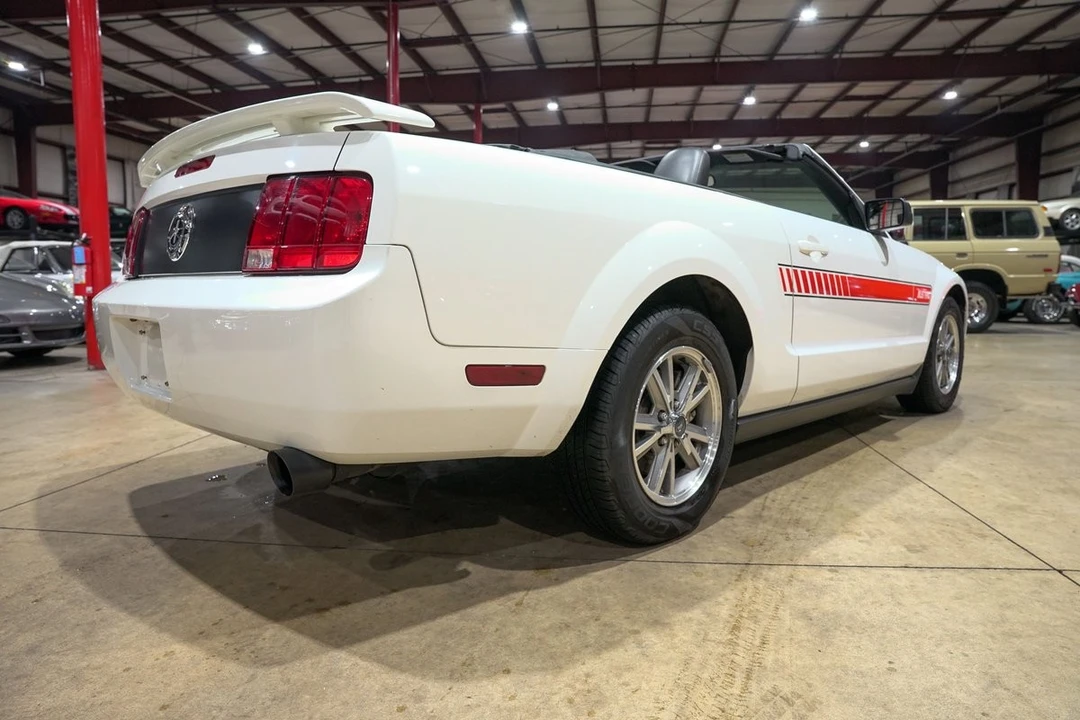 2005 Ford S197 Mustang - Image 8 of 12