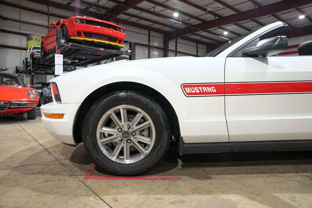 2005 Ford S197 Mustang - Image 3 of 12