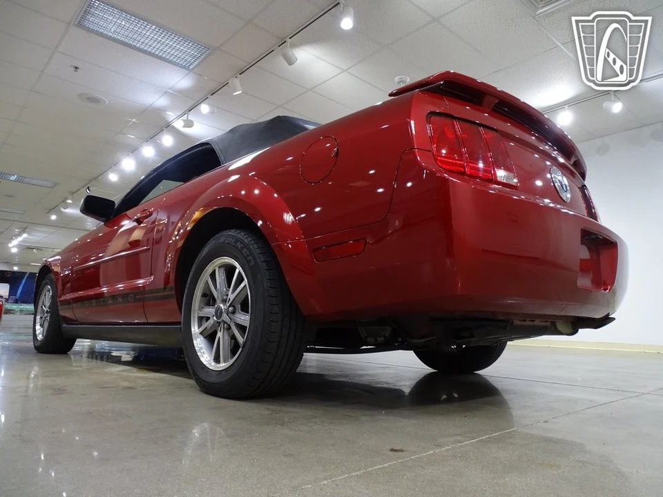 2005 Ford S197 Mustang - Image 11 of 12