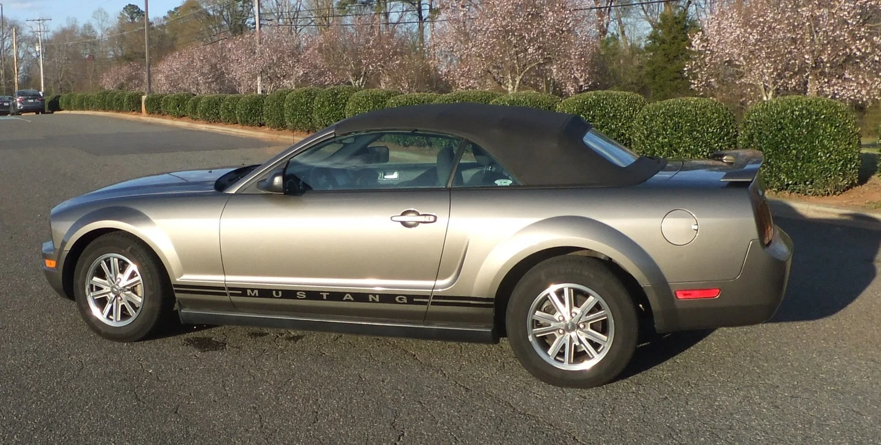 2005 Ford S197 Mustang - Image 14 of 24