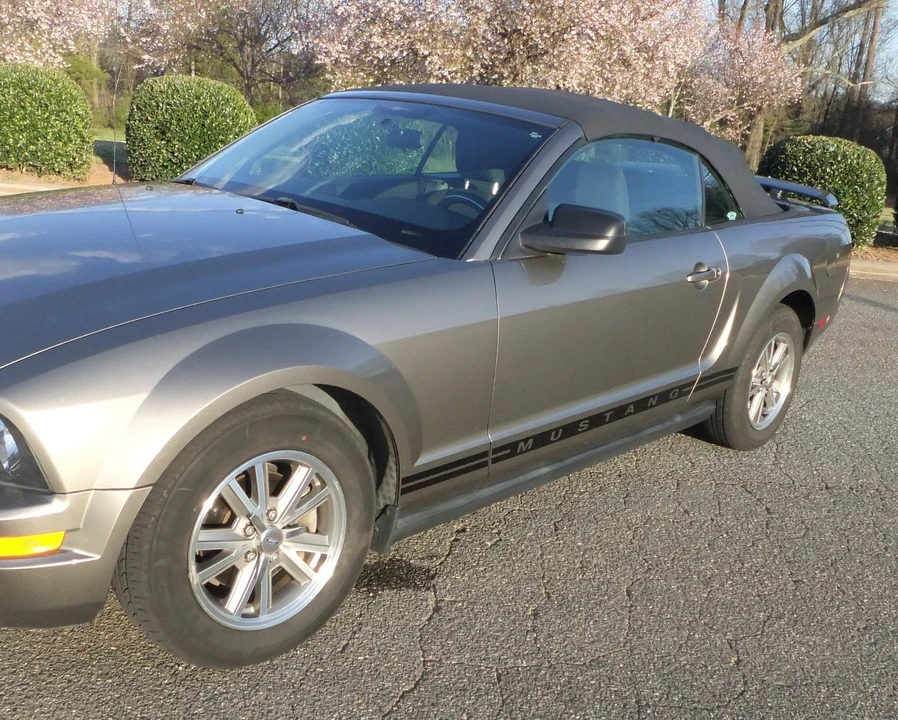 2005 Ford S197 Mustang - Image 13 of 24