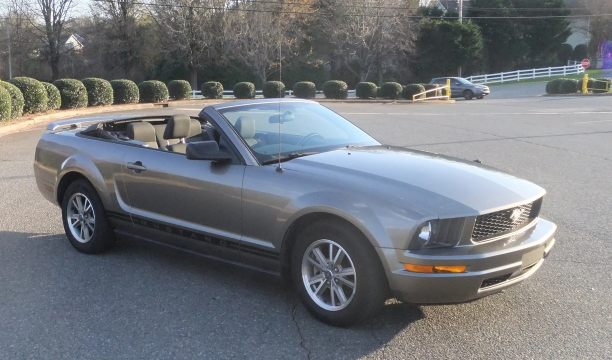 2005 Ford S197 Mustang - Image 8 of 24