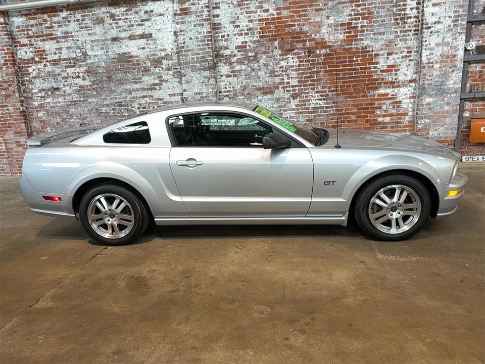 2005 Ford S197 Mustang - Image 2 of 31