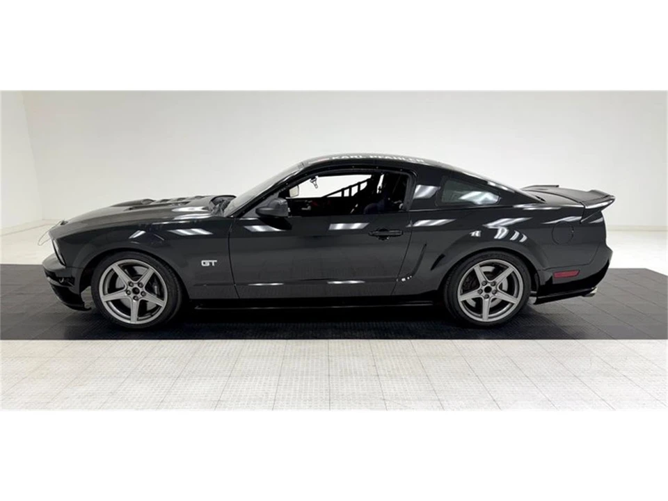2005 Ford S197 Mustang - Image 2 of 31