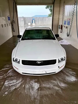2005 Ford Mustang 2-Door Coupe V6