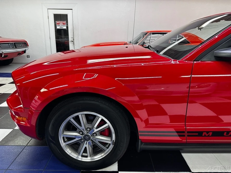 2005 Ford S197 Mustang - Image 11 of 24
