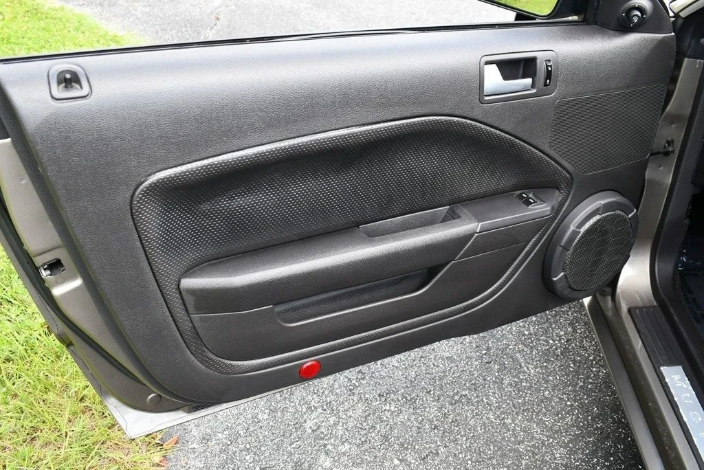 2005 Ford S197 Mustang - Image 11 of 12