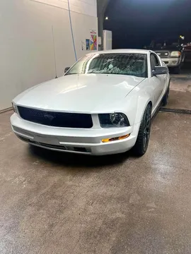 2005 Ford Mustang Base V6