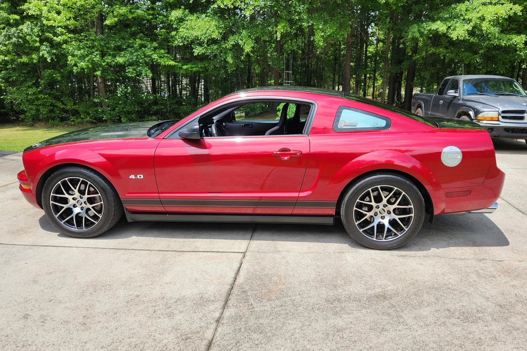 2005 Ford S197 Mustang - Image 3 of 31