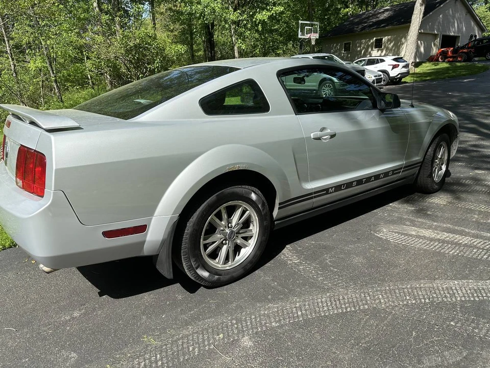 2005 Ford S197 Mustang - Image 2 of 15