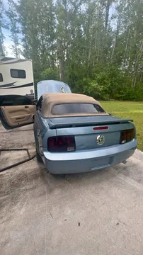 2005 Ford Mustang Deluxe