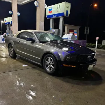 2005 Ford Mustang Deluxe Coupe 2D