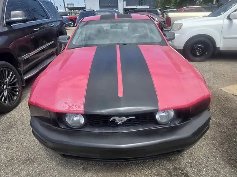 2005 Ford Mustang Deluxe Coupe 2D