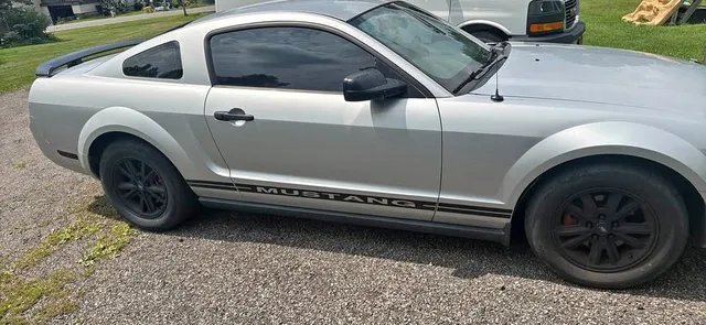 2005 Ford Mustang Deluxe Coupe 2D