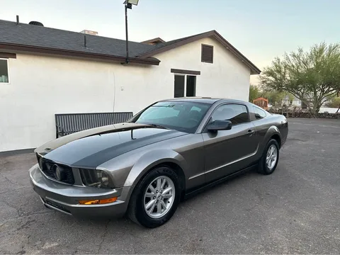 2005 Ford Mustang Deluxe Coupe 2D