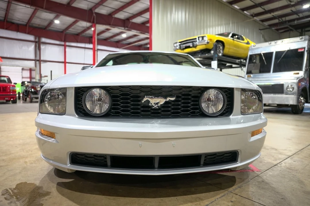 2005 Ford S197 Mustang - Image 13 of 21