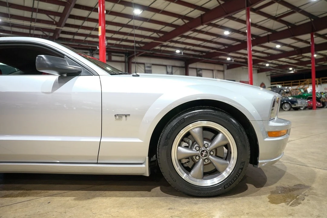 2005 Ford S197 Mustang - Image 11 of 12