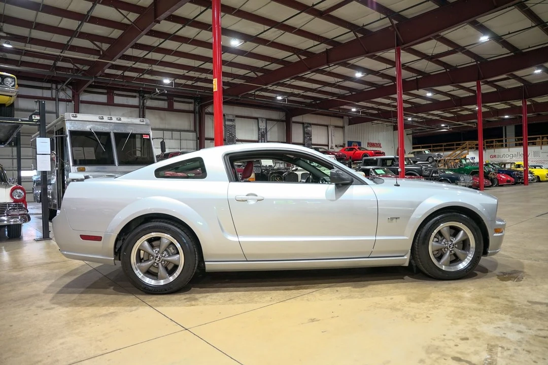 2005 Ford S197 Mustang - Image 10 of 12
