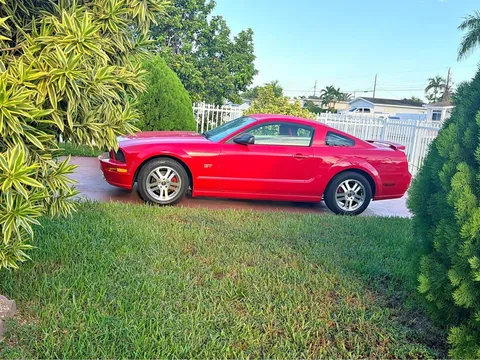 2005 Ford Mustang GT Bullitt Coupe 2D