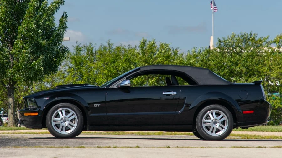 2005 Ford S197 Mustang - Image 2 of 16