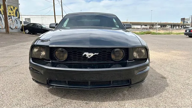2005 Ford Mustang GT Convertible 2D