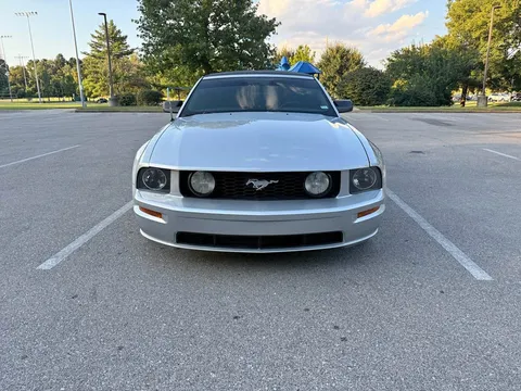 2005 Ford Mustang GT Convertible 2D
