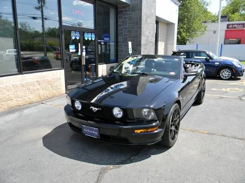 2005 Ford Mustang GT Convertible 2D